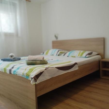 Apartman Tri palme Gabonjin Exterior foto
