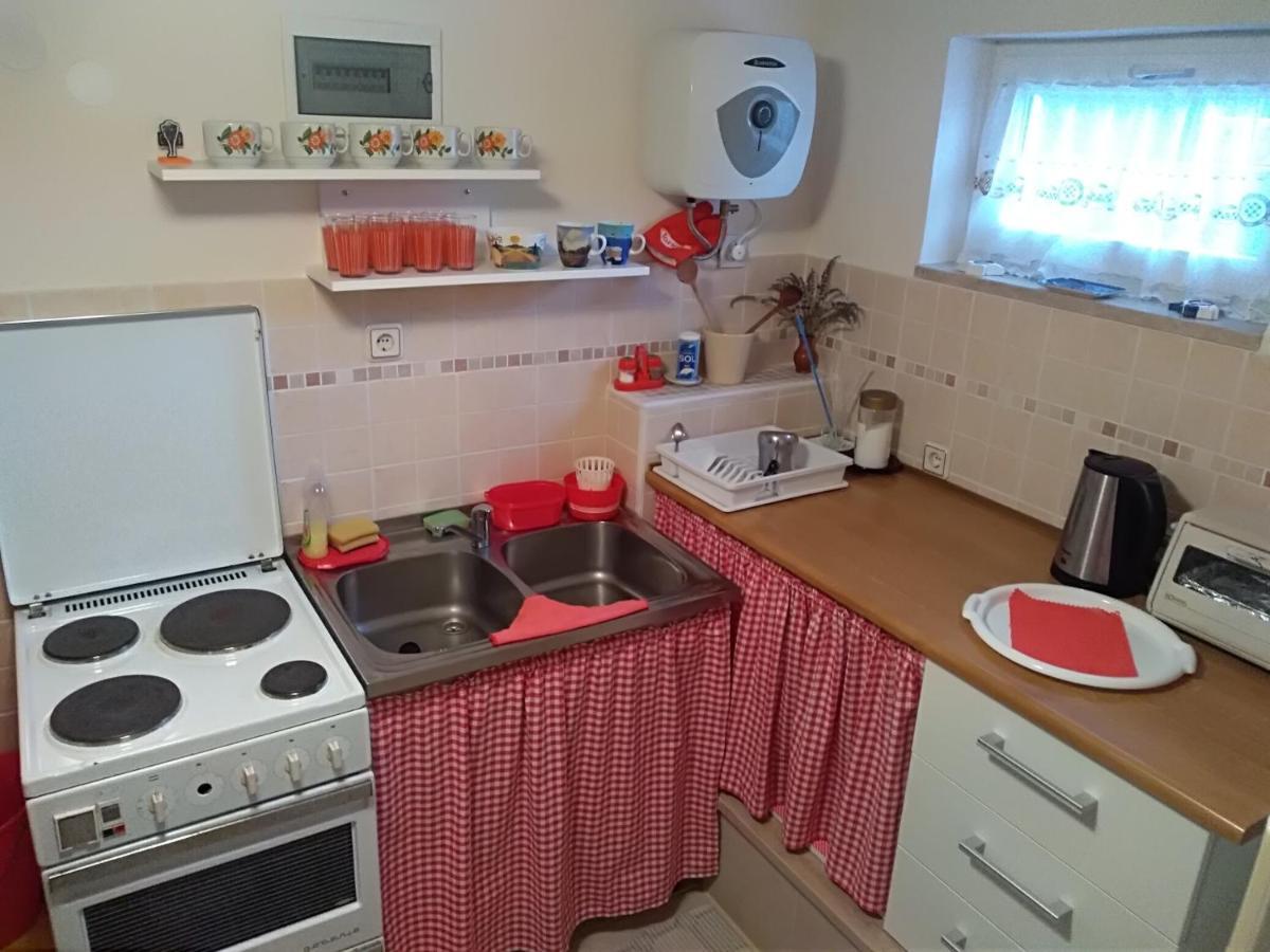 Apartamento Apartman Tri palme Gabonjin Habitación foto