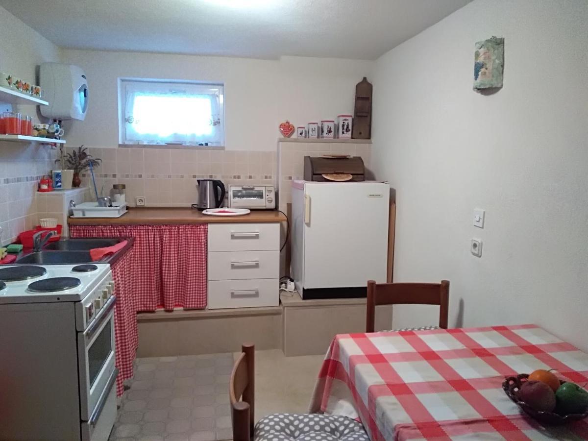 Apartamento Apartman Tri palme Gabonjin Habitación foto