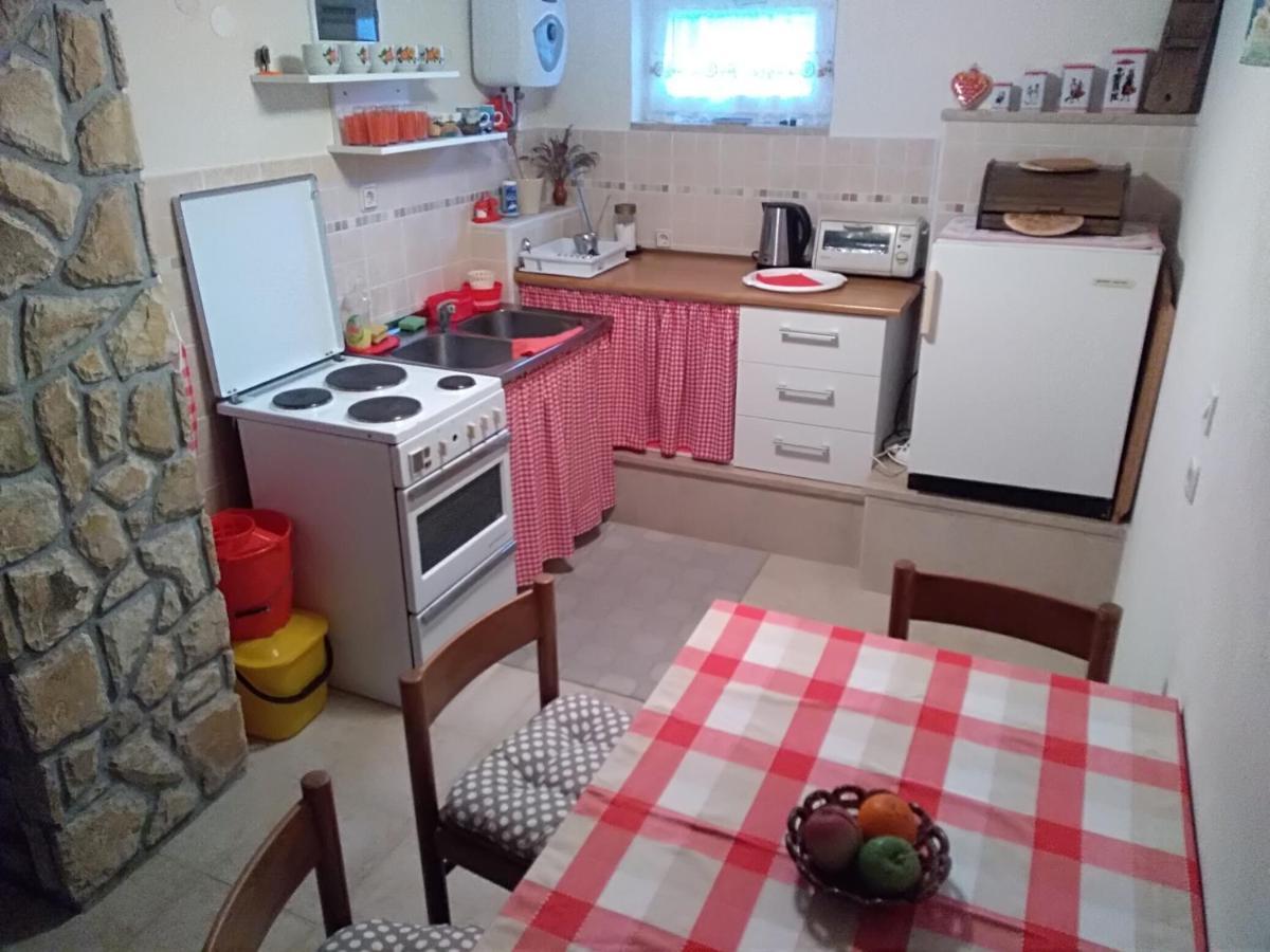 Apartamento Apartman Tri palme Gabonjin Habitación foto